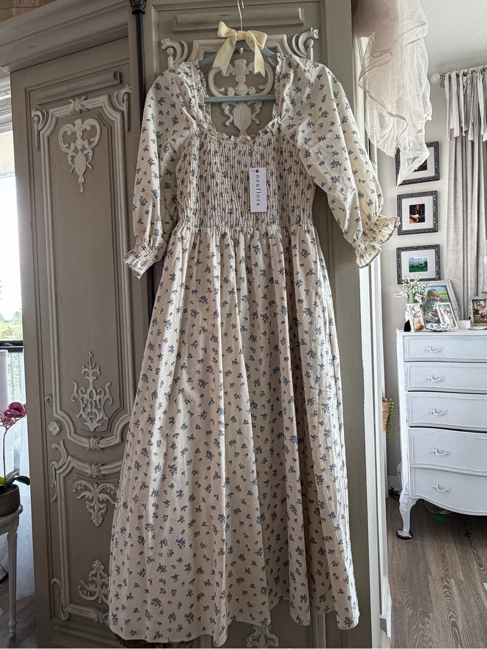 Neuflora🍃 “Wilmington” Dress, Smocked Blue Floral Cream Dress, M, NWT